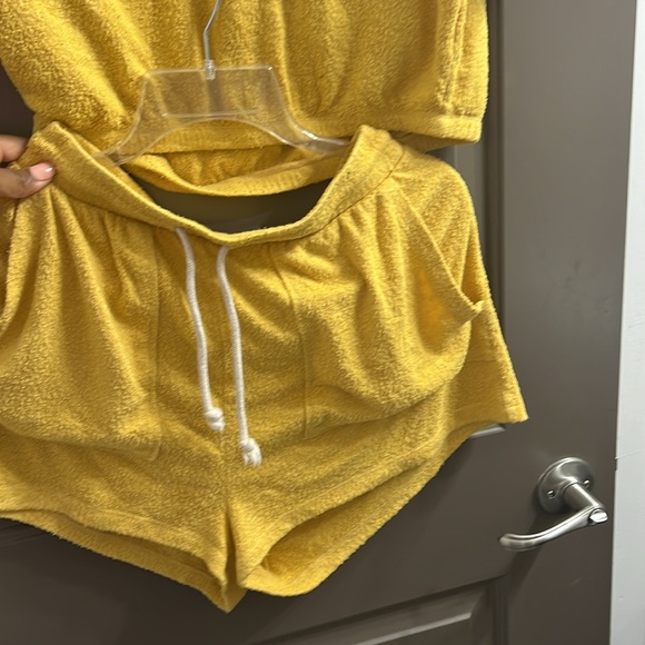Yellow sweatsuit short - Picture 2 of 3